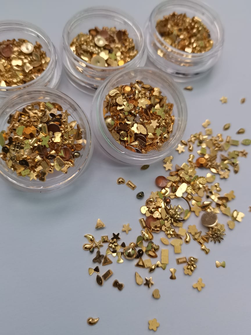 TR17 Gold Rhinestone Nail Decoration