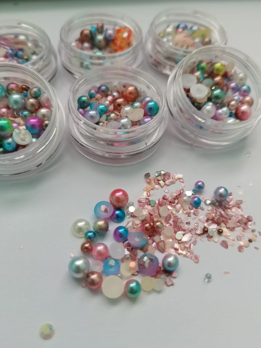 TR19 Rainbow Pearl Nail Decoration